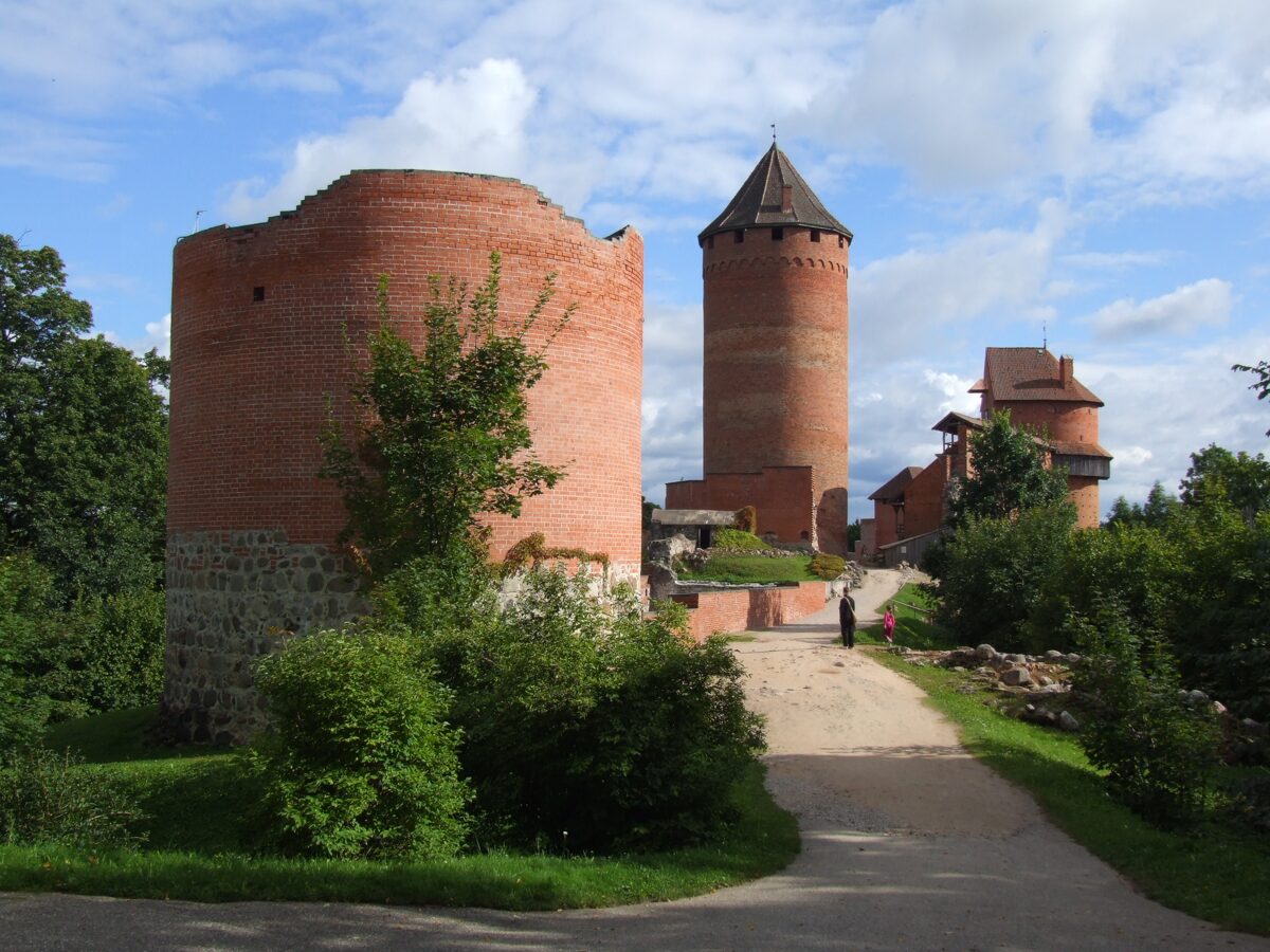 Turaida_Castle-1.jpg